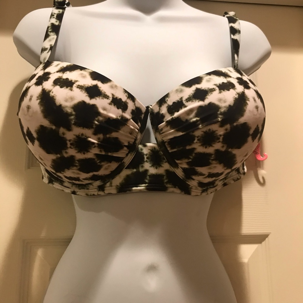 Swimsuit Top - Picture 2 of 7